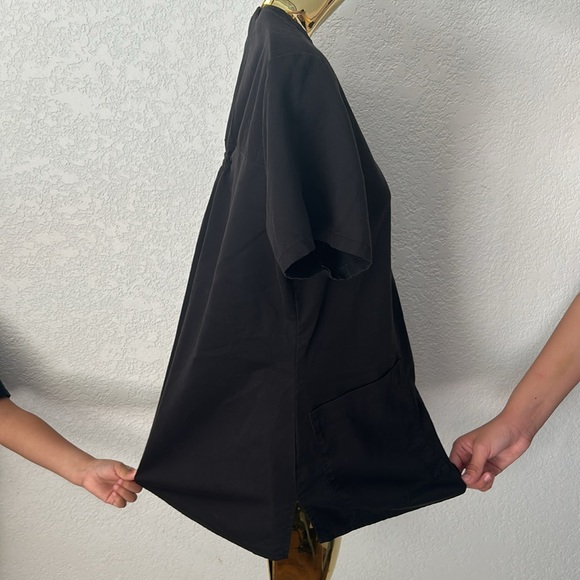 Greys Anatomy Black Scrub by Barco Size Small 2 pockets plus a pen pocket vneck - Picture 9 of 16